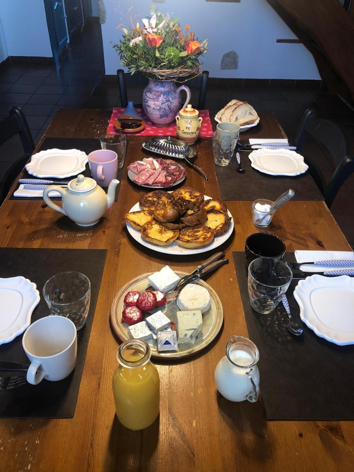 Miradoux La Fezendes Bed & Breakfast エクステリア 写真